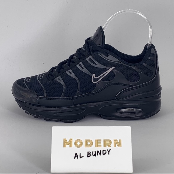 Nike Other - Nike boys air max plus Shoes black size 1Y